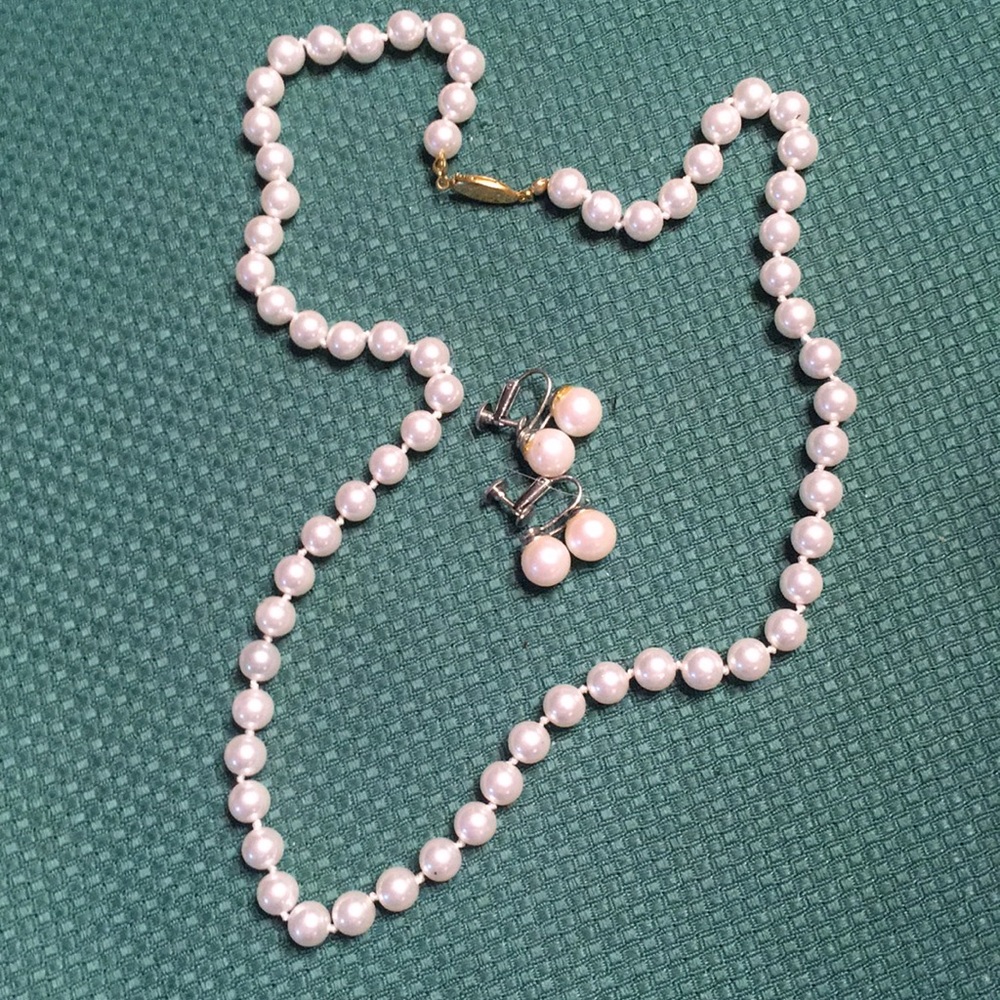 Vintage faux pearl necklace and earrings